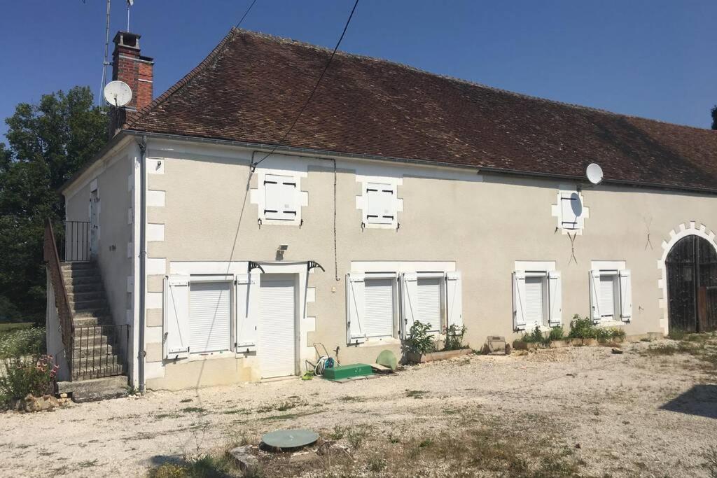 Logement Independant Le Poulailler Proche Guedelon Treigny Exterior photo