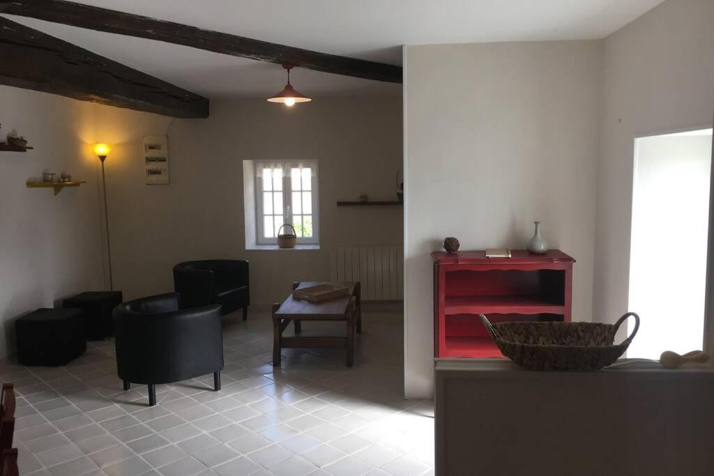 Logement Independant Le Poulailler Proche Guedelon Treigny Exterior photo